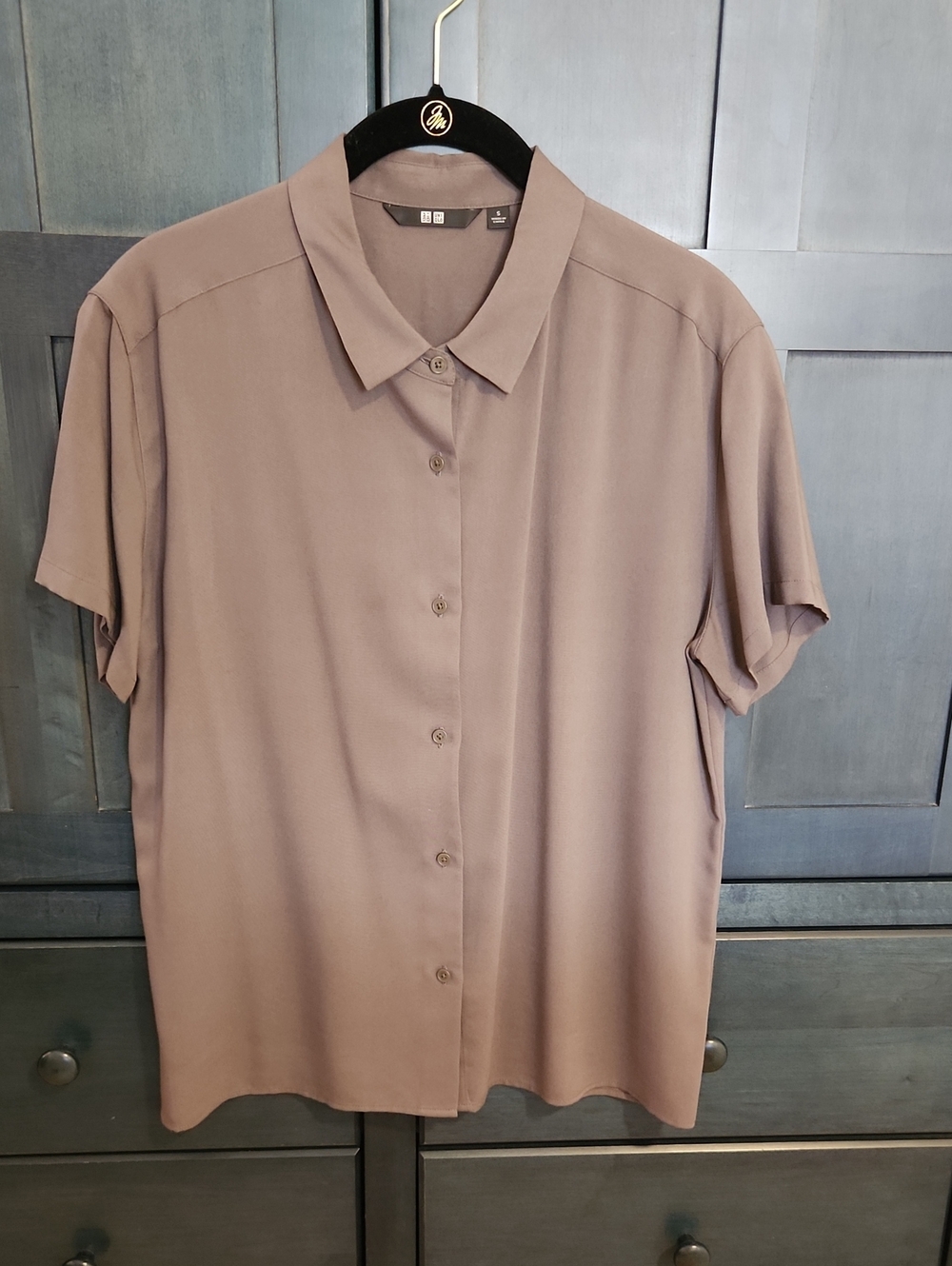 Uniqlo Women's Short-Sleeve Button-Down Shirt in Gray